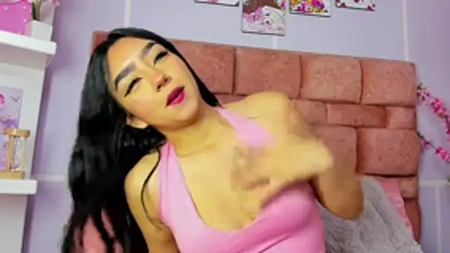 Snapshot of evelyn_noa chatting on 07.19.26 evelyn noa online show from 07.19.26