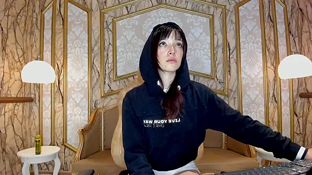Kitty Cutte online show from 07.05.26