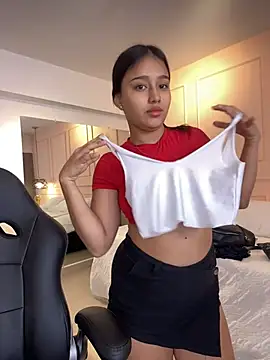 Snapshot of BELLA_GAITAN_ chatting on 07.24.26 BELLA GAITAN online show from 07.24.26