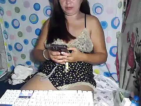 Snapshot of sweetlady06 chatting on 07.14.26 sweetlady06 online show from 07.14.26