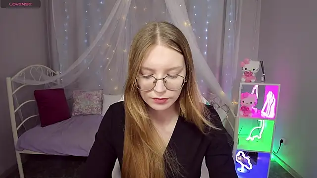 Snapshot of MaryVance chatting on 07.10.26 MaryVance online show from 07.10.26