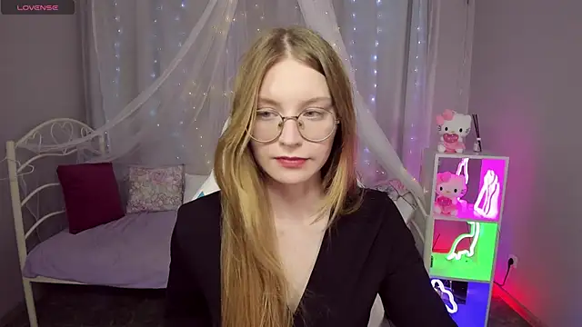 Snapshot of MaryVance chatting on 07.14.26 MaryVance online show from 07.14.26