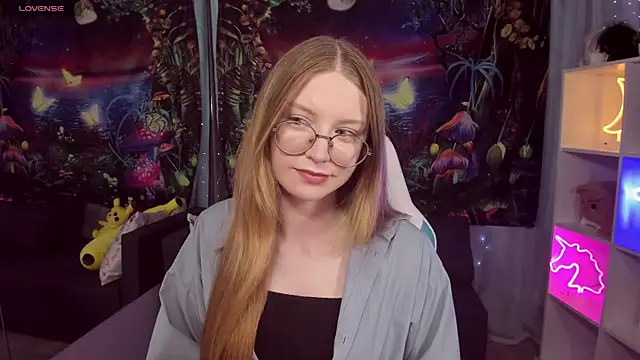 Snapshot of MaryVance chatting on 07.23.26 MaryVance online show from 07.23.26