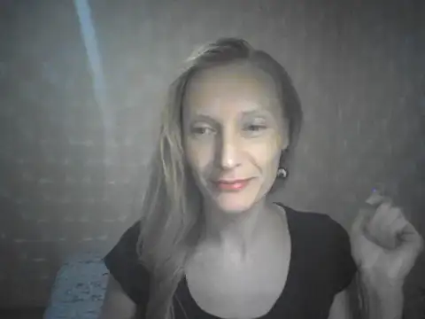 Snapshot of LunaBelle2 chatting on 07.27.26 LunaBelle2 online show from 07.27.26