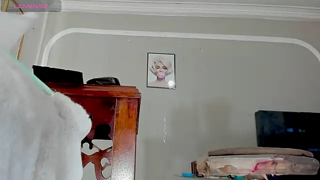 Snapshot of princess_tifanny chatting on 07.12.26 princess tifanny online show from 07.12.26