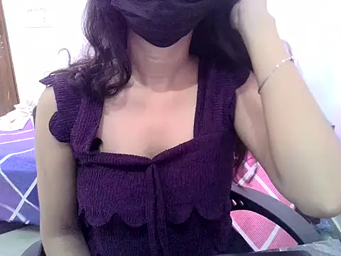 Snapshot of PRIYANKA_KHAAN chatting on 07.08.26 PRIYANKA KHAAN online show from 07.08.26