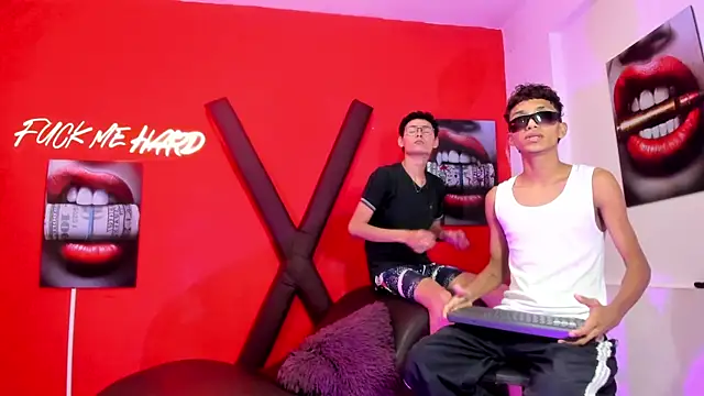 PRETTY LOVERS1 online show from 07.14.26