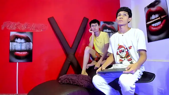 PRETTY LOVERS1 online show from 07.15.26
