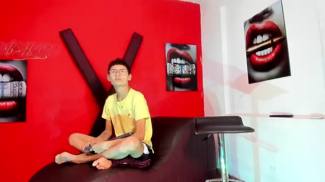 PRETTY LOVERS1 online show from 07.17.26