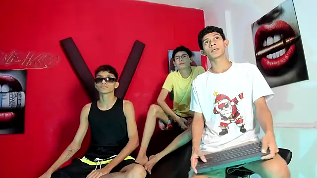 PRETTY LOVERS1 online show from 07.18.26