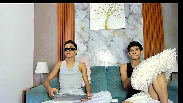 PRETTY LOVERS1 online show from 07.23.26
