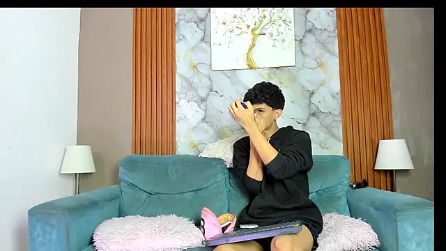 PRETTY LOVERS1 online show from 07.26.26