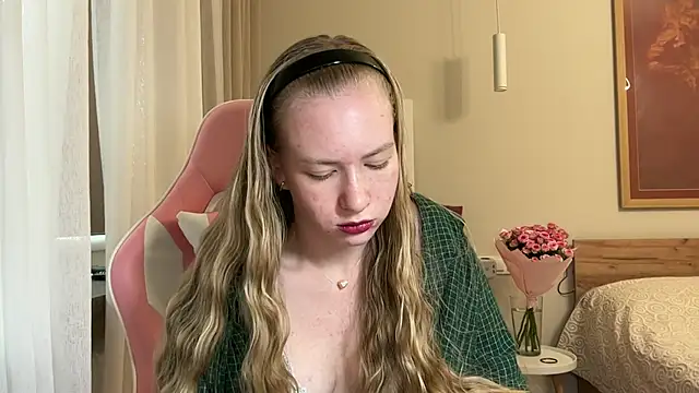 Snapshot of DarimBlondie chatting on 07.15.26 DarimBlondie online show from 07.15.26