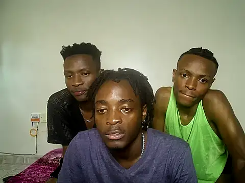 Snapshot of threemanias chatting on 07.20.26 threemanias online show from 07.20.26