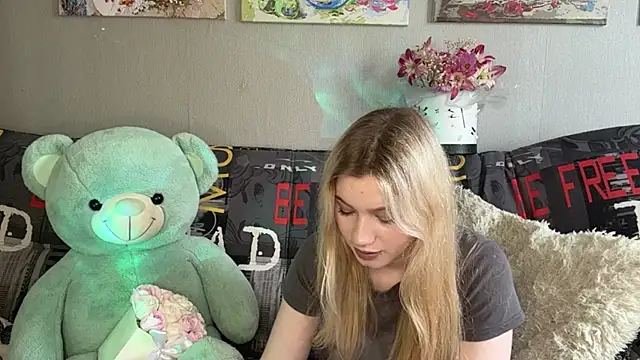 EarlineStrojnys online show from 07.12.26