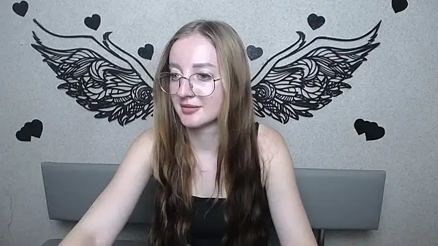 Snapshot of AnnaMills chatting on 07.20.26 AnnaMills online show from 07.20.26