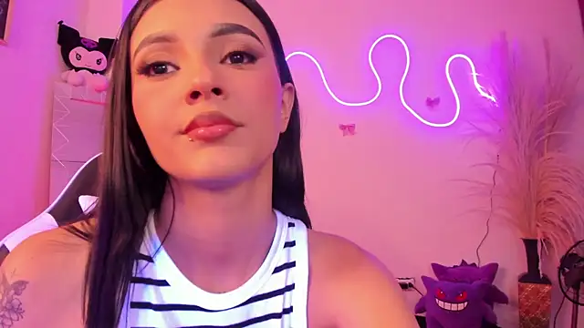 Snapshot of CarolineEvanss_11 chatting on 07.25.26 CarolineEvanss 11 online show from 07.25.26