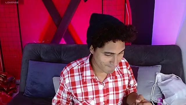 Snapshot of skart_bigcock chatting on 07.25.26 skart bigcock online show from 07.25.26