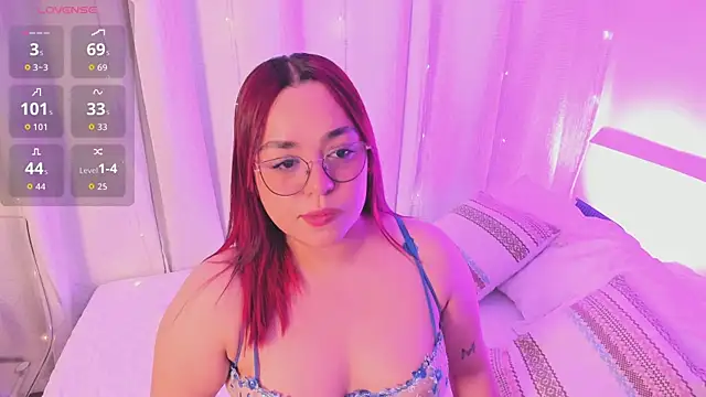 Snapshot of Valeria_Reyes_ chatting on 07.12.26 Valeria Reyes online show from 07.12.26