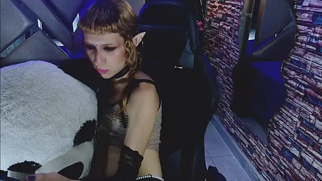 vivienne hadi online show from 07.28.26