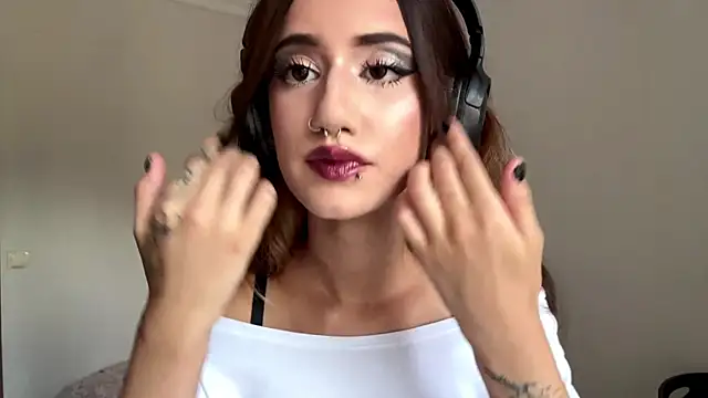 JuliaPierce online show from 07.08.26