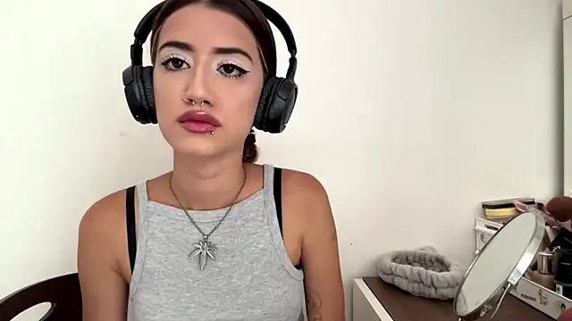 JuliaPierce online show from 07.10.26
