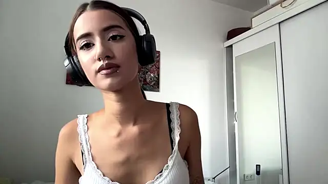 JuliaPierce online show from 07.15.26