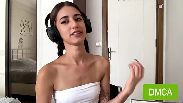 JuliaPierce online show from 07.24.26