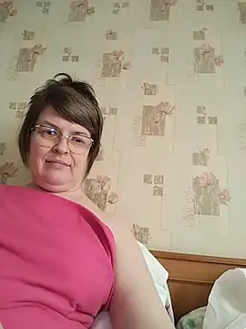 Snapshot of Irena-mis chatting on 07.25.26 Irena-mis online show from 07.25.26