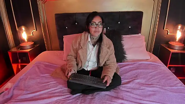 Gahia Thompson online show from 07.20.26