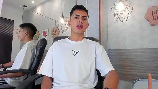 Snapshot of Alejo_Jones_ chatting on 07.17.26 Alejo Jones online show from 07.17.26