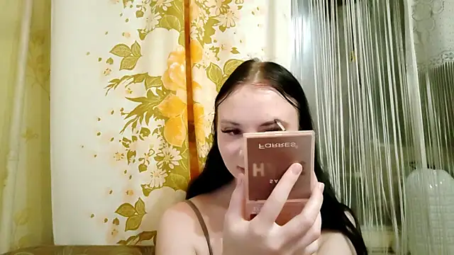 Snapshot of SARACUTIELOL chatting on 07.18.26 SARACUTIELOL online show from 07.18.26