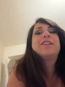 Snapshot of DreamCurves chatting on 07.22.26 DreamCurves online show from 07.22.26