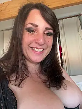 Snapshot of DreamCurves chatting on 07.28.26 DreamCurves online show from 07.28.26