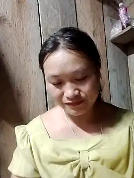 Snapshot of Lan-oanh chatting on 07.14.26 Lan-oanh online show from 07.14.26