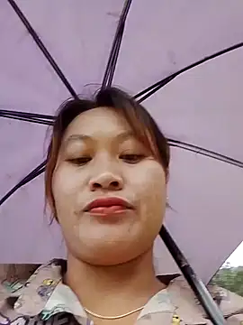 Snapshot of Lan-oanh chatting on 07.17.26 Lan-oanh online show from 07.17.26