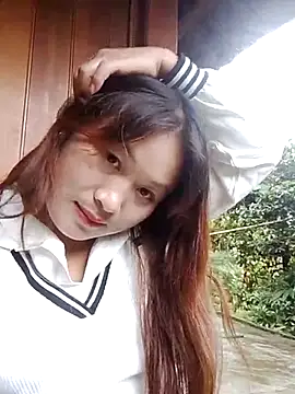 Snapshot of Lan-oanh chatting on 07.19.26 Lan-oanh online show from 07.19.26
