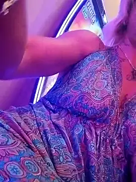Snapshot of Tiffneycherie chatting on 07.16.26 Tiffneycherie online show from 07.16.26