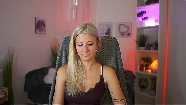 EmilySwann  online show from 07.14.26