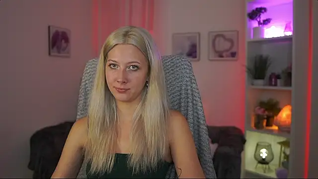 EmilySwann  online show from 07.15.26