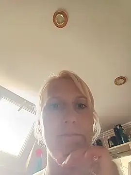 Snapshot of Amina-lov chatting on 07.14.26 Amina-lov online show from 07.14.26