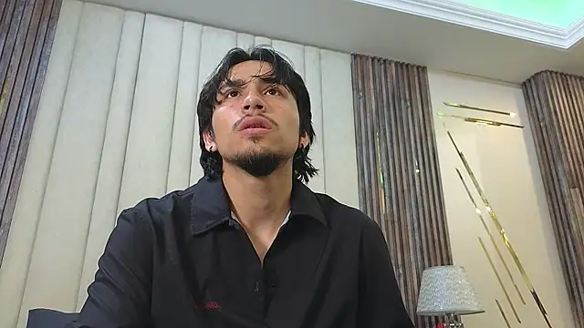 Snapshot of LatinShortt chatting on 07.23.26 LatinShortt online show from 07.23.26
