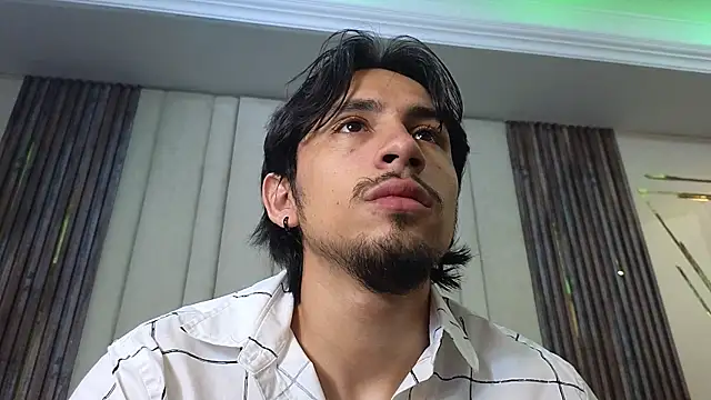 Snapshot of LatinShortt chatting on 07.25.26 LatinShortt online show from 07.25.26