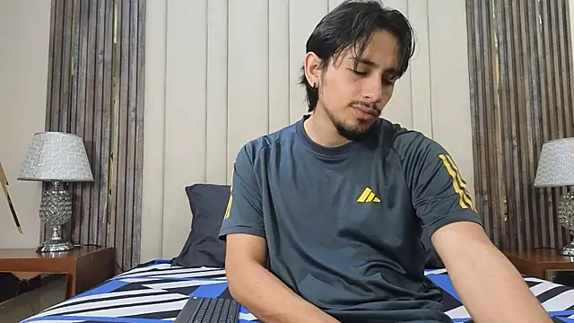 Snapshot of LatinShortt chatting on 07.26.26 LatinShortt online show from 07.26.26