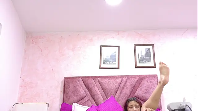 Snapshot of Vale_Rosse_ chatting on 07.18.26 Vale Rosse online show from 07.18.26