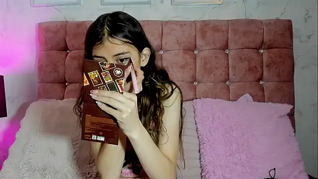 Snapshot of Katalina_Laurent chatting on 07.22.26 Katalina Laurent online show from 07.22.26