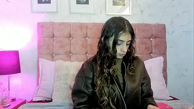Snapshot of Katalina_Laurent chatting on 07.29.26 Katalina Laurent online show from 07.29.26
