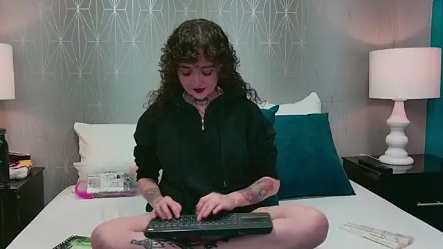 DaphneVelvett online show from 07.16.26