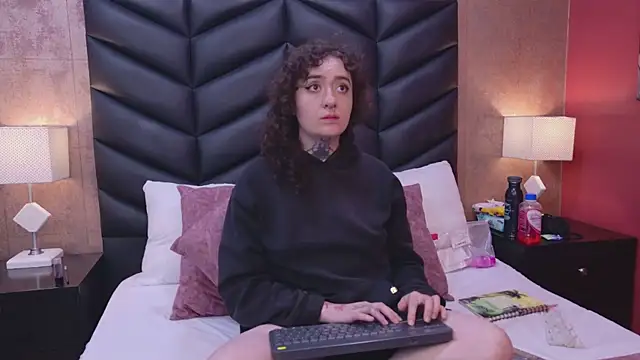 DaphneVelvett online show from 07.22.26