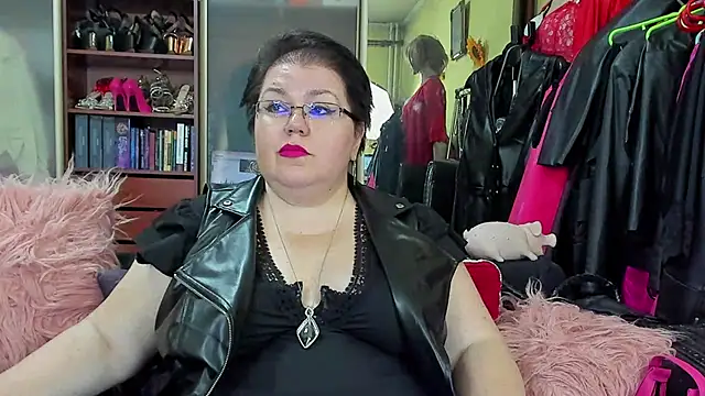 KaryQueen online show from 03.14.25